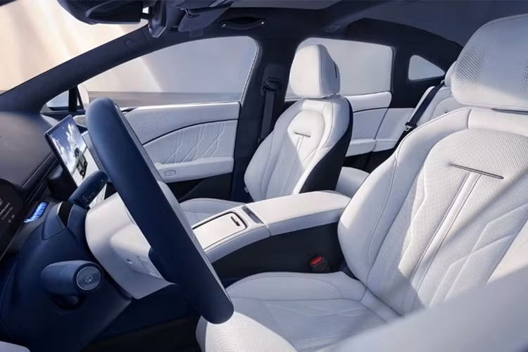 Bài thử nghiệm này có thể là một phần của hoạt động quảng cáo cho việc triển khai OS 6.1 trên Zeekr 007, trong đó chức năng đỗ xe thông minh đã được nâng cấp hoàn toàn.