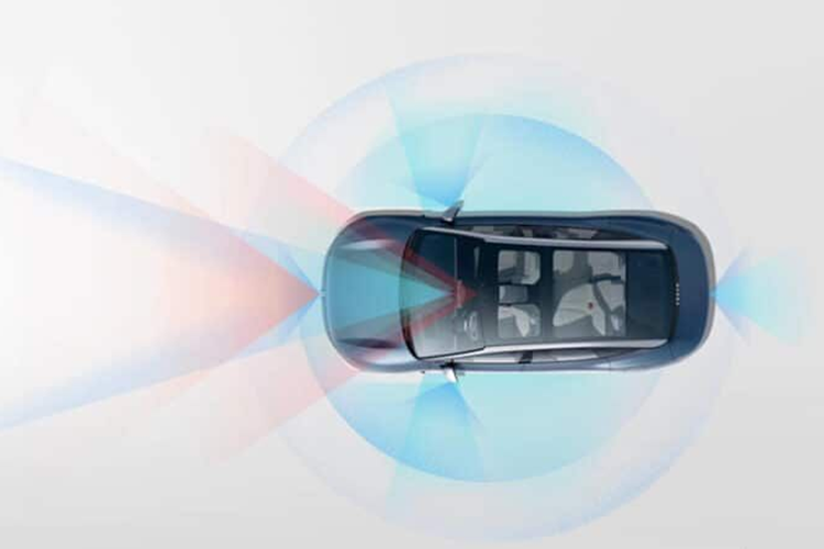 Bài thử nghiệm Zeekr 007 đỗ xe tự động vượt trội hơn con người xét về tính hiệu quả với tỷ lệ thành công là 100% so với 66,7%. Tốc độ đỗ xe nhanh nhất mà nhóm tài xế tham gia thử nghiệm đạt được là 31,75 giây trong khi con số tương ứng của hệ thống tự động là 51,75 giây.