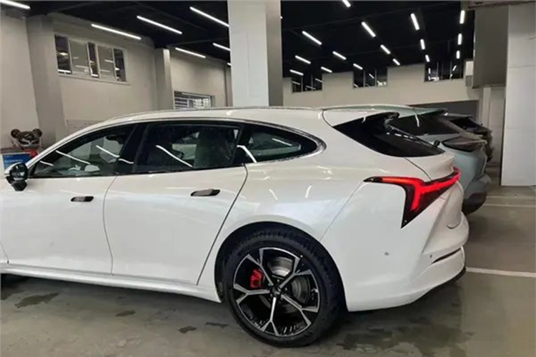 Phiên bản Neta S Hunting Edition cao cấp nhất có thể có giá lên tới 250.000 nhân dân tệ (34.400 đô la Mỹ). Việc giao Neta S Wagon sẽ bắt đầu vào tháng 9 năm nay. Đầu tiên, xe sẽ được bán trong nước. Tuy nhiên, Neta có ý định nghiêm túc trong việc xuất khẩu mẫu xe này.