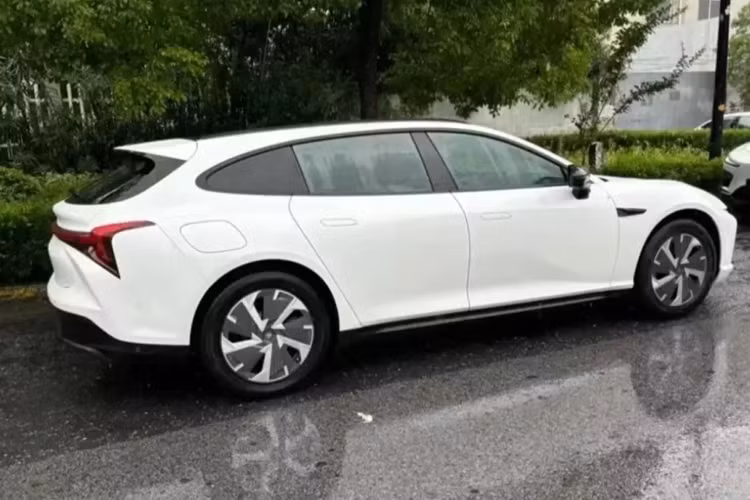 Hozon Auto ban đầu ra mắt Neta như một thương hiệu NEV phổ thông vào năm 2018. Ngày nay, hãng này đang chuyển sang phân khúc cao cấp hơn, tung ra các mẫu xe cao cấp và đắt tiền hơn. Dòng mô hình của nó bao gồm năm chiếc xe: Aya, X, S, GT và L. Neta S Wagon sẽ trở thành mẫu xe mới nhất của thương hiệu.