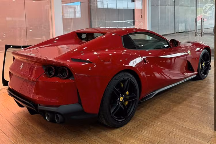 Không rõ khi về nước, chiếc Ferrari 812 GTS này có giá bao nhiêu. Chỉ biết rằng, tại Thái Lan, mức giá xe Ferrari 812 GTS được phân phối chính hãng bán ra từ 34,7 triệu Baht (khoảng 25,76 tỷ đồng).