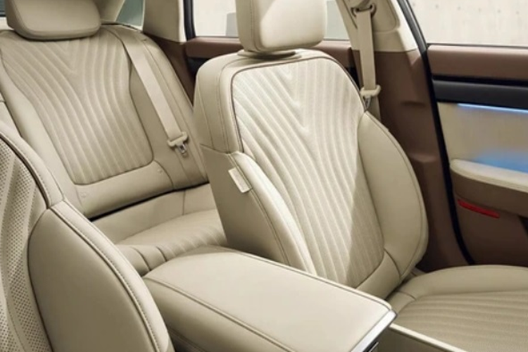 Về trang bị an toàn, Hyundai Grandeur 2025 sẽ được trang bị thêm tính năng hỗ trợ giữ làn cấp độ 2, giúp cải thiện khả năng bám làn đường và mở rộng tầm quan sát của camera trước.