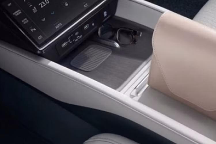 Cung cấp sức mạnh cho Hyundai Grandeur 2025 vẫn là các tùy chọn động cơ bao gồm các bản 1.6L 4 xy-lanh tăng áp hybrid, 2.5L 4 xy-lanh hút gió tự nhiên và V6 3.5L chạy xăng hoặc khí xăng hóa lỏng.