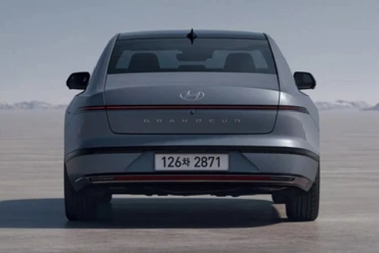 Ở lần nâng cấp này, mức giá xe Hyundai Grandeur 2025 bán ra sẽ có mức khởi điểm là 37.680.000 won (tương đương 695 triệu đồng). Tại thị trường Mỹ, xe sẽ cạnh tranh với đối thủ Toyota Avalon.