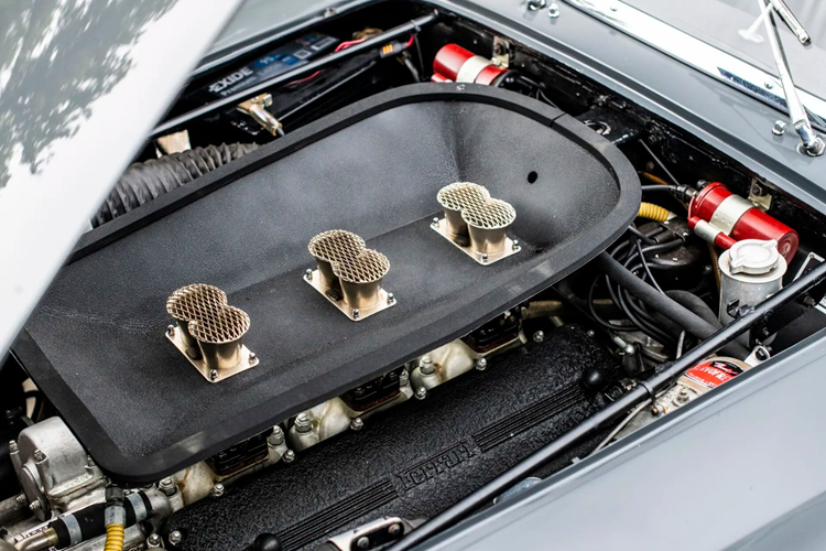 Sau đó chiếc xe giá trị này đã qua tay một số chủ sở hữu khác trong những thập kỷ tiếp theo, bao gồm cả giám đốc điều hành cấp cao của Phillip Morris trước khi được thêm vào bộ sưu tập của người bán gần đây vào năm 2008.