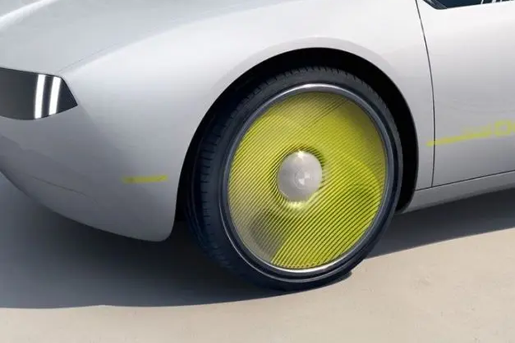 Tóm lại, công nghệ sơn đổi màu E Ink của BMW hứa hẹn sẽ tạo ra một cuộc cách mạng trong ngành công nghiệp ô tô, mang lại cho người dùng khả năng tùy chỉnh ngoại thất xe linh hoạt và sáng tạo hơn bao giờ hết.