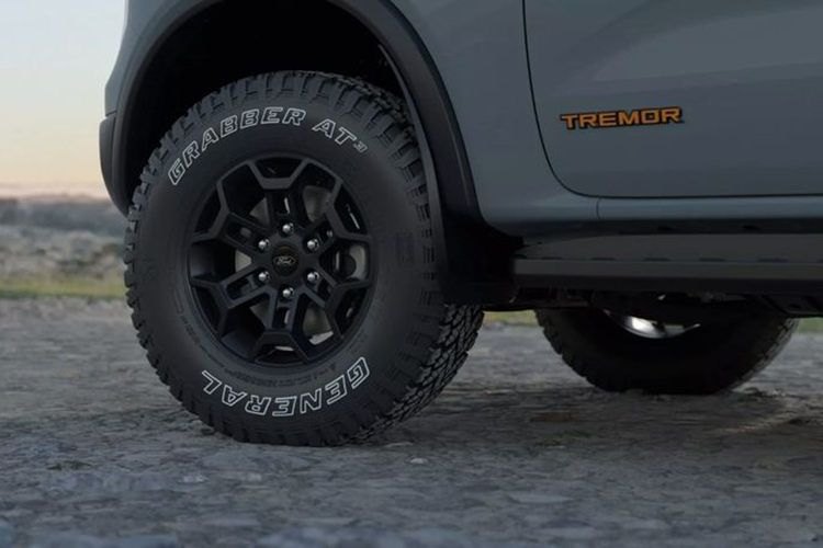 Chế độ lái Rock Crawl cũng là một điểm nâng cấp đáng giá trên Everest Tremor. Trước đây, tính năng này là trang bị độc quyền chỉ có trên Ranger Raptor.