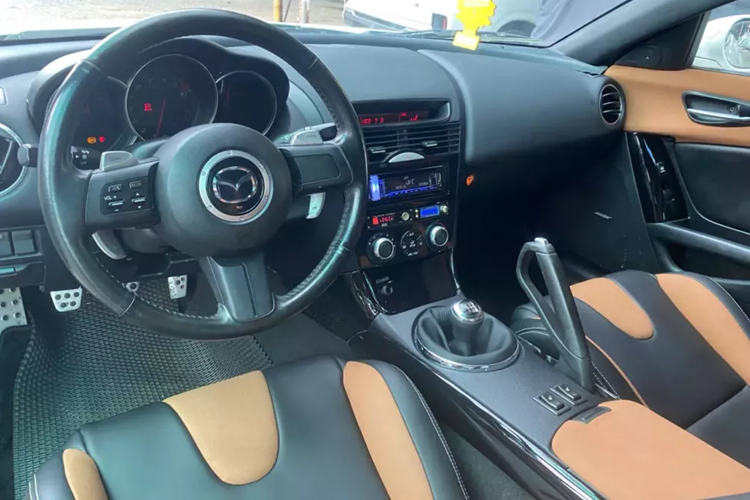 Đến nay đã có thêm 1 chiếc xe Mazda RX-8 số sàn khác xuất hiện, cụ thể, 1 garage ở Tp.HCM mua về dọn dẹp, và bán lại cho khách với giá 550 triệu đồng, chính vì độ độc đáo cũng như sử dụng xe số sàn mà nhanh chóng có khách chốt đơn.