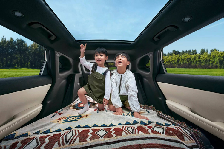 ề an toàn, xe được trang bị 6 túi khí và các tính năng hỗ trợ lái xe cấp độ 2 nâng cao. Mẫu xe mới này có 5 phiên bản khác nhau, bao gồm cả biến thể plug-in hybrid (PHEV) và thuần điện (EV). 