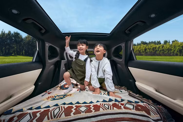 ề an toàn, xe được trang bị 6 túi khí và các tính năng hỗ trợ lái xe cấp độ 2 nâng cao. Mẫu xe mới này có 5 phiên bản khác nhau, bao gồm cả biến thể plug-in hybrid (PHEV) và thuần điện (EV). 