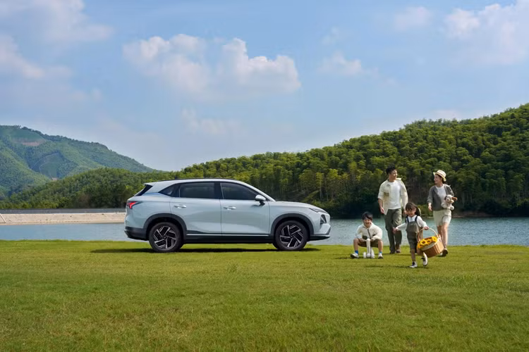 Theo thông tin từ nhà sản xuất, xe có 19 tính năng khí động học giúp đạt hệ số cản gió 0,277Cd, giúp tăng phạm vi di chuyển thêm 20 km so với thông thường. Với chế độ sạc nhanh 2C, chỉ cần 15 phút sạc pin là xe có đủ năng lượng để di chuyển được 200 km. Nếu dùng sạc dân dụng tại hộ gia đình, cũng chỉ cần khoảng 10 giờ để nạp pin từ 20% lên 80%. 