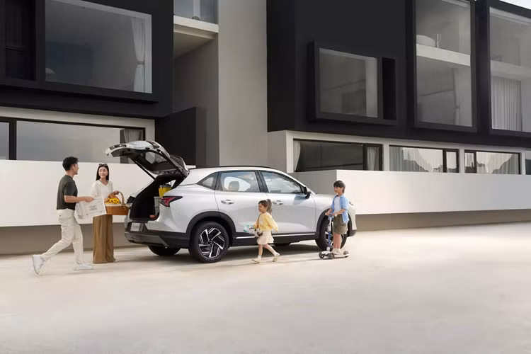 Tại Trung Quốc, mức giá xe Wuling Starlight S 2024 từ 99.800 – 129.800 nhân dân tệ (khoảng 348 – 453 triệu đồng). Mức giá tốt so với mặt bằng chung thị trường nội địa là yếu tố chắc chắn sẽ giúp Wuling Starlight S thu hút sự quan tâm của phần đông người tiêu dùng. 