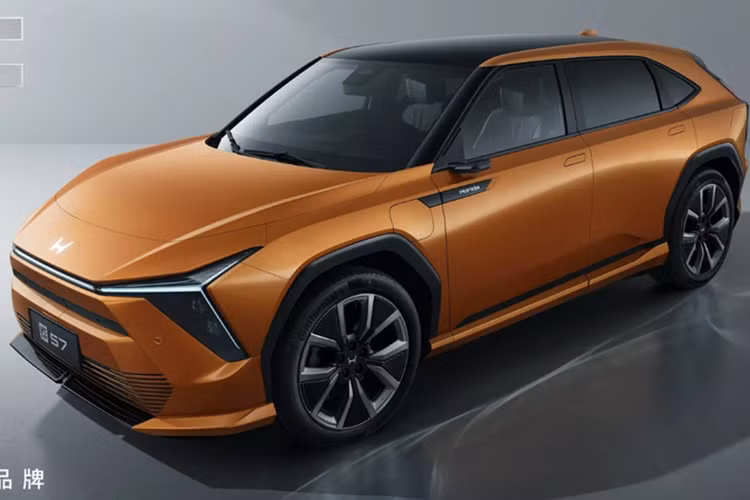 Bộ 3 sản phẩm gồm Dongfeng Honda S7 và GAC Honda P7 dự kiến ra mắt cuối năm nay và bản concept Ye GT dự kiến trình làng vào năm 2025. Trong tiếng Quan Thoại, tên thương hiệu Ye mang ý nghĩa là “tỏa sáng rực rỡ”. Các sản phẩm thuộc thương hiệu phụ Ye được phân biệt với các mẫu xe Honda khác thông qua logo hình chữ H không viền có khả năng phát sáng.