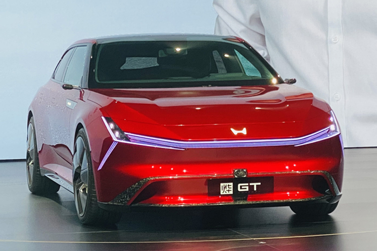 Mới đây, Honda đã tổ chức sự kiện công bố thương hiệu phụ Ye chuyên về mảng xe điện. Theo kế hoạch, dải sản phẩm Ye của Honda bao gồm 6 mẫu xe điện hoàn toàn mới, ra mắt lần lượt từ nay đến năm 2027. Tại sự kiện ra mắt thương hiệu, Honda đã giới thiệu 3 mẫu xe thuộc series mới.