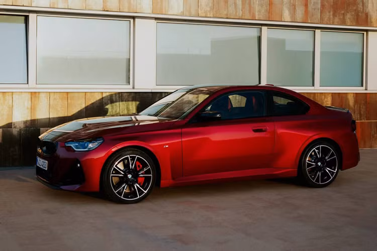 Dù những thay đổi ở mỗi lần chuyển sang đời mới không quá rõ rệt, chúng vẫn bao gồm nhiều khía cạnh từ chỉnh sửa ngoại hình, cập nhật công nghệ cũng như cải tiến khoang nội thất.