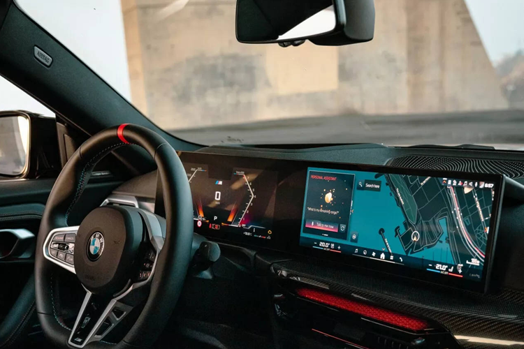 Gói này sẽ bổ sung cho xe đèn chiếu sáng có viền tối M Shadow Line, các đường trang trí Extended Shadowline và cánh lướt gió màu đen ở phía sau xe. Cùng với đó là sự xuất hiện của bộ phanh M Sport với kẹp phanh màu đỏ hoặc xanh.