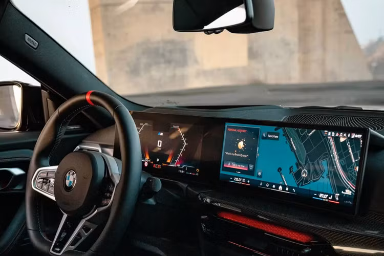 Gói này sẽ bổ sung cho xe đèn chiếu sáng có viền tối M Shadow Line, các đường trang trí Extended Shadowline và cánh lướt gió màu đen ở phía sau xe. Cùng với đó là sự xuất hiện của bộ phanh M Sport với kẹp phanh màu đỏ hoặc xanh.