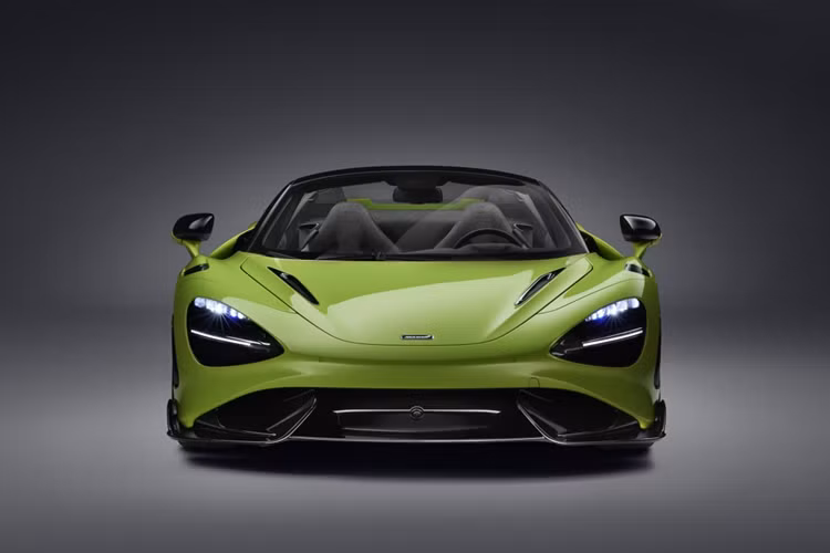 Chủ sở hữu các mẫu xe bị ảnh hưởng có thể nhận thấy tiếng kêu lạch cạch phát ra từ tấm polycarbonate khi liên kết bắt đầu hỏng. McLaren đã nhận thức được một vấn đề tiềm ẩn sau khi nhận được một số khiếu nại bảo hành về cửa sổ sau bị bong ra khỏi khung đỡ. Công ty đã tiết lộ rằng họ cũng nhận thức được các trường hợp tấm ốp bị bung ra hoàn toàn.