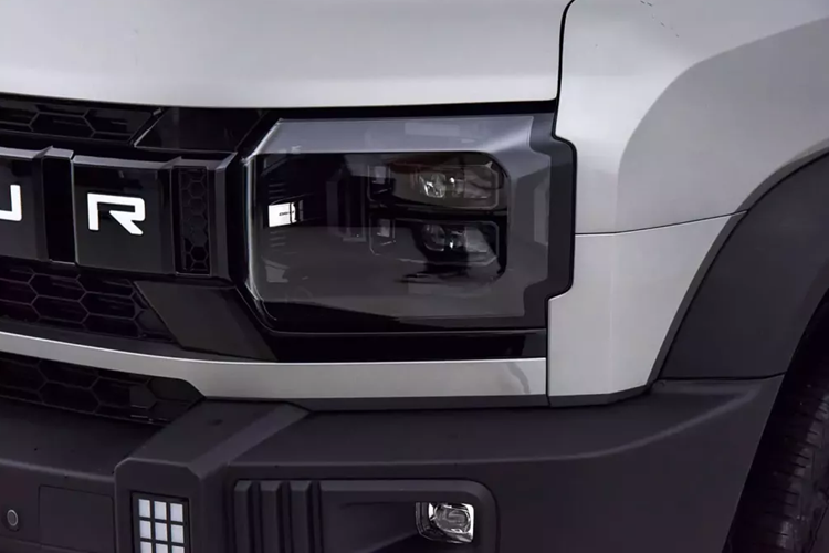 Xe Jetour Shanhai T2 dẫn động hai bánh đã có mặt từ tháng 4. Về cơ bản, Jetour Shanhai T2 là phiên bản PHEV của Jetour Traveller. Phạm vi chạy điện thuần túy là 206 km, và phạm vi toàn diện cho xe là 1300 km với mức tiêu thụ nhiên liệu là 6,78L/100km.