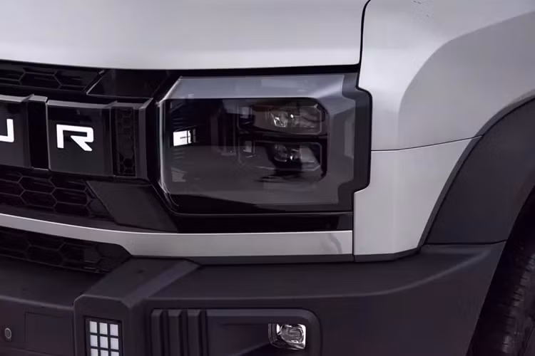 Xe Jetour Shanhai T2 dẫn động hai bánh đã có mặt từ tháng 4. Về cơ bản, Jetour Shanhai T2 là phiên bản PHEV của Jetour Traveller. Phạm vi chạy điện thuần túy là 206 km, và phạm vi toàn diện cho xe là 1300 km với mức tiêu thụ nhiên liệu là 6,78L/100km.