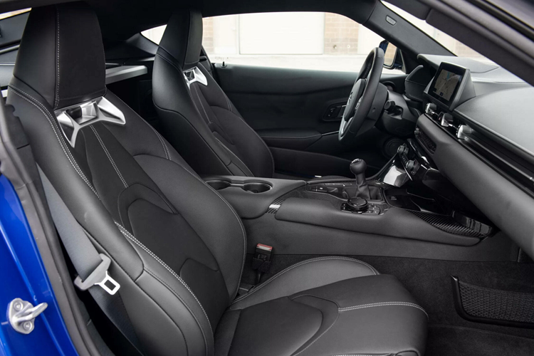 Theo đó, việc hãng bổ sung tùy chọn hộp số sàn cho GR Supra vào năm 2023 đã khiến nhu cầu đối với bản trang bị động cơ 3.0L tăng vọt và không mấy ai còn tha thiết với bản động cơ 2.0L, nên Toyota quyết định loại bỏ phiên bản này.