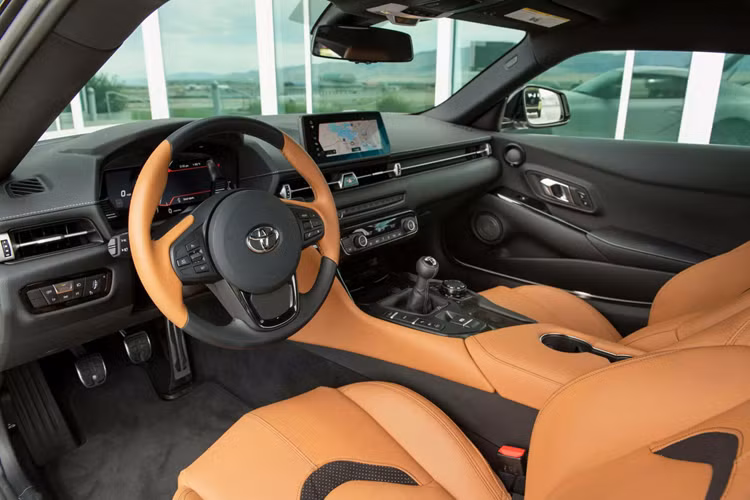 Lý giải về điều này, một quan chức đại diện cho Toyota đã giải thích rằng đây là động thái “làm đơn giản hóa danh mục xe GR Supra và bám sát nhu cầu thực tế của khách hàng hơn”.