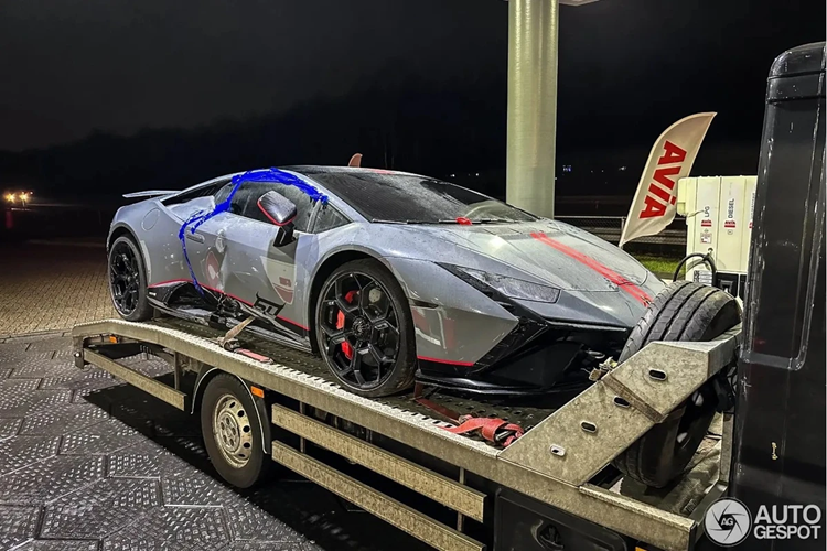 Nhân kỷ niệm 60 năm thành lập thương hiệu, hãng siêu xe Ý đã giới thiệu bộ sưu tập đặc biệt dành cho 3 mẫu xe Lamborghini Huracan là STO, Tecnica và EVO Spyder.