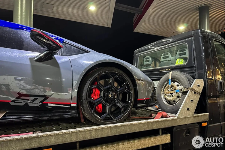 Lamborghini chỉ sản xuất giới hạn 60 chiếc Huracan Tecnica 60th Anniversary, 60 chiếc Huracan STO 60th Anniversary và 60 chiếc Huracan EVO Spyder 60th Anniversary. Mỗi mẫu xe đều có 2 tùy chọn màu sơn khác nhau.