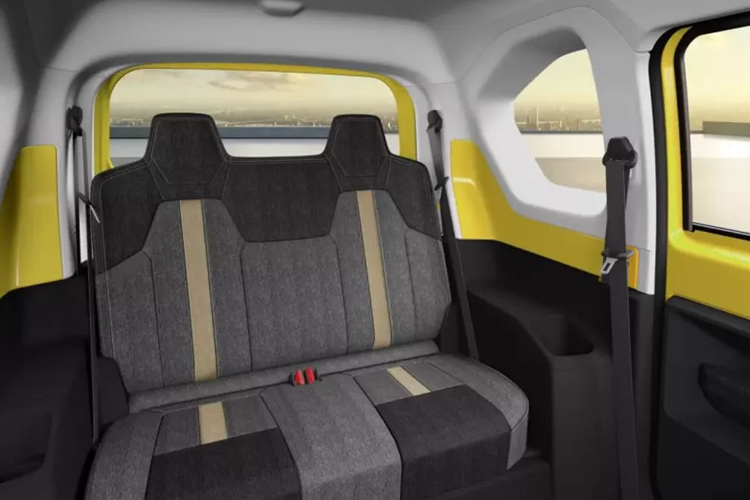 Theo hình ảnh mới nhất vừa xuất hiện, không gian cabin của VF3 được thiết kế tối ưu, có thể ngồi được 4 người. Hàng ghế sau có thể gập xuống hoàn toàn để tối ưu không gian, tăng thể tích chứa đồ lên tới 285 L.Thiết kế ghế xe có cách phối màu lạ mắt, thiên hướng nổi bật cá tính.