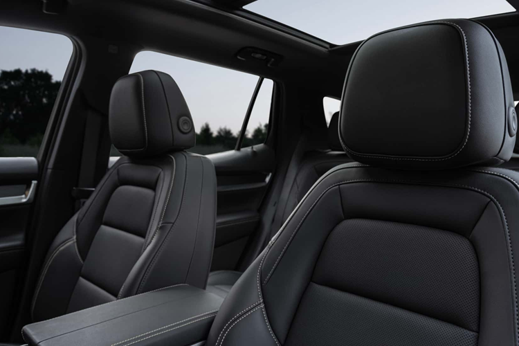 Về động cơ, xe vẫn có 1 lựa chọn duy nhất là động cơ 4 xi-lanh 1,5 lít tăng áp, tạo ra công suất 175 mã lực và mô-men xoắn cực đại 275 Nm.