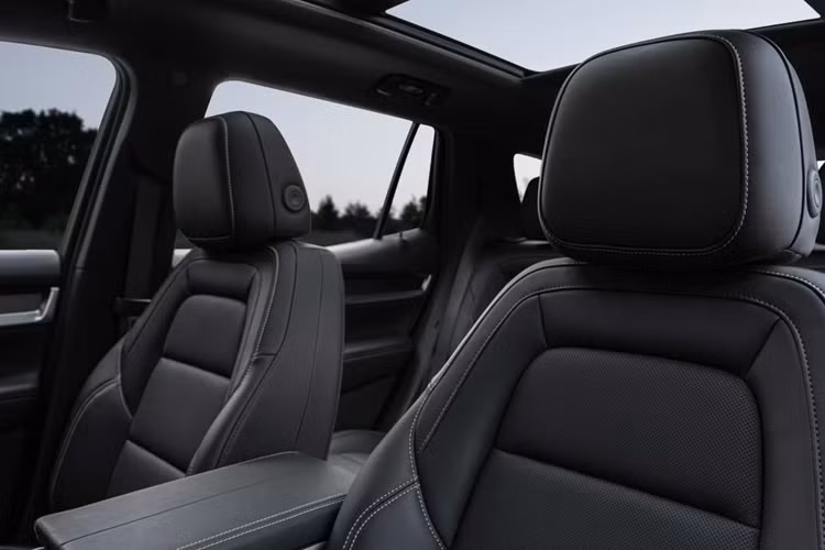 Về động cơ, xe vẫn có 1 lựa chọn duy nhất là động cơ 4 xi-lanh 1,5 lít tăng áp, tạo ra công suất 175 mã lực và mô-men xoắn cực đại 275 Nm.