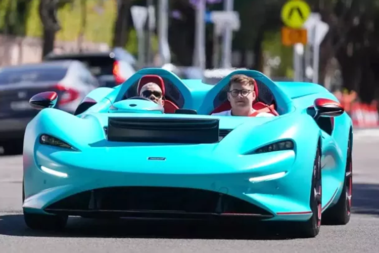 Khác biệt là trái tim này sẽ mang đến công suất tối đa 804 mã lực và mô-men xoắn cực đại 800 Nm cho xe McLaren Elva, toàn bộ nội công của xe sẽ được truyền đến cầu sau thông qua hộp số 7 cấp ly hợp kép, nhờ đó siêu phẩm được mệnh danh là 4 không của McLaren có thể tăng tốc từ vị trí xuất phát lên 100 km/h trong thời gian chưa đầy 3 giây.