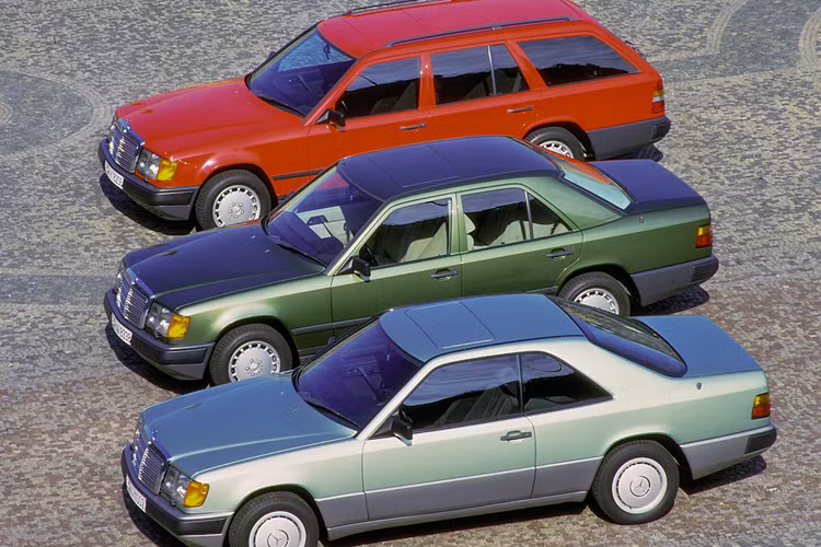 Từ năm 1993 trở đi, dòng xe 124 lần đầu tiên được đặt tên là E-Class. Sau 13 năm sản xuất và hơn 2,2 triệu chiếc xe xuất xưởng, việc sản xuất hàng loạt dòng xe 124 kết thúc vào năm 1997. Những chiếc saloon, estate (T-model), coupé và cabriolet nhanh chóng trở thành những mẫu xe cổ điển hiện đại được săn đón nhiều nhất.