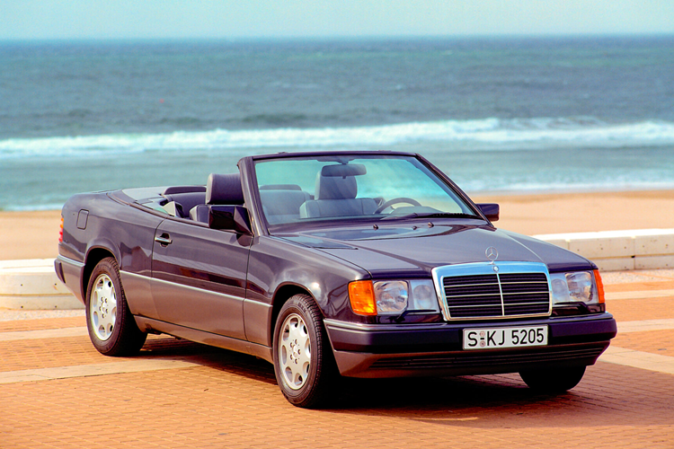 Hiện tại, có hơn 5.800 phụ tùng thay thế dành cho thế hệ xe hạng trung cao cấp này bao gồm hơn 1.000 phụ tùng độc quyền chỉ được sử dụng trong dòng xe này. Dòng xe 124 gây ấn tượng với sự đa dạng, không chỉ về các phiên bản thân xe mà còn về một loạt các mẫu xe đa dạng.