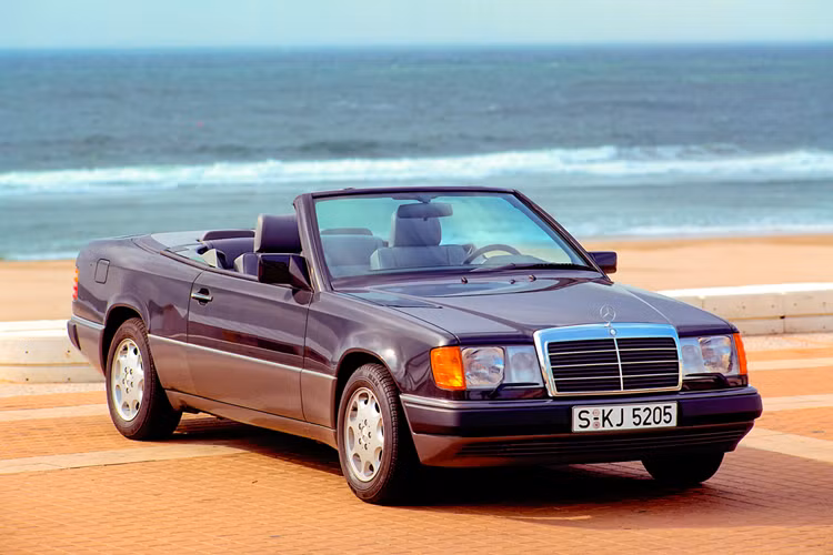 Hiện tại, có hơn 5.800 phụ tùng thay thế dành cho thế hệ xe hạng trung cao cấp này bao gồm hơn 1.000 phụ tùng độc quyền chỉ được sử dụng trong dòng xe này. Dòng xe 124 gây ấn tượng với sự đa dạng, không chỉ về các phiên bản thân xe mà còn về một loạt các mẫu xe đa dạng.