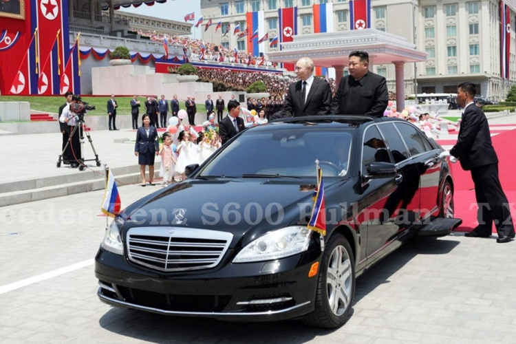 Chiếc xe này hay được sử dụng để đưa đón các nguyên thủ của quốc gia khác đến thăm Triều Tiên, gần nhất là ông Tập Cận Bình và ông Putin. Mercedes-Maybach S600 Pullman chống đạn của ông Kim Jong-Un vẫn sử dụng động cơ V12, dung tích 6.0 lít, tăng áp kép, sản sinh công suất tối đa 530 mã lực và mô-men xoắn cực đại 830 Nm.