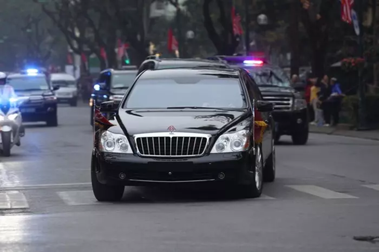 Maybach 62S của ông Kim Jong un vẫn được trang bị động cơ V12, dung tích 5.5 lít tương tự như bản tiêu chuẩn, tuy nhiên, các kỹ sư AMG đã tinh chỉnh lại "trái tim" này để mang đến công suất tối đa 612 mã lực và mô-men xoắn cực đại 1.000 Nm cho phiên bản đặc biệt.