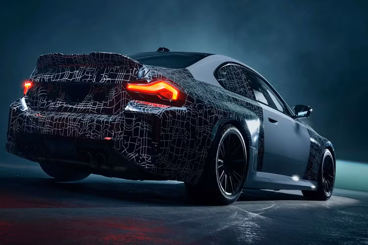 Câu hỏi lớn hiện nay là xe đua BMW M2 sẽ đủ điều kiện tham gia những cuộc đua nào. Theo Road and Track, BMW hiện đang bán các mẫu xe đua GT-3 và GT-4 dựa trên M4, vì vậy những mẫu xe này dường như sẽ không còn nữa cũng như phiên bản GT-2 mạnh mẽ hơn nhiều.