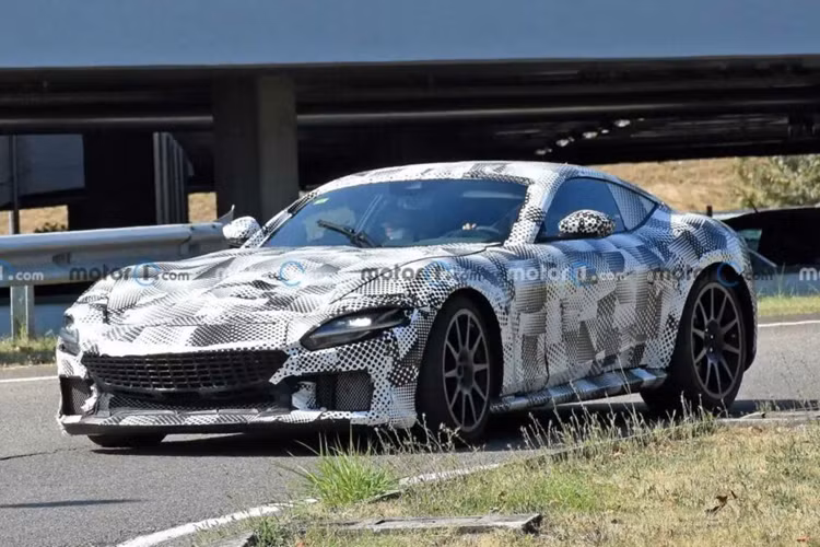 Bất chấp việc đối mặt với thách thức liên quan đến quản lý lượng đơn đặt hàng nhưng hãng vẫn có kế hoạch ra mắt 3 mẫu siêu xe Ferrari mới trong năm nay. Mẫu xe đầu tiên sắp ra mắt được cho là siêu xe thế hệ mới được kế thừa của LaFerrari. Một số thông tin, hình ảnh chụp lén cho thấy mẫu xe này có mã nội bộ “F250”.