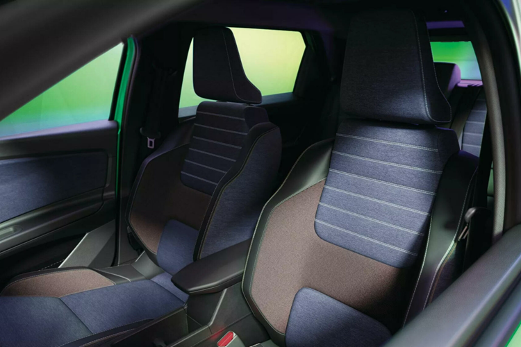 Là hãng xe châu Âu nên Renault nhấn mạnh đến tính bền vững, thân thiện môi trường khi khẳng định 85% xe Renault 5 E-Tech có thể tái chế được. Cung cấp khả năng vận hành cho Renault 5 E-Tech là mô-tơ điện dùng công nghệ đồng bộ rôto dây quấn quen thuộc của hãng xe Pháp, từng ứng dụng trên các xe Megane E-Tech và Scenic E-Tech.