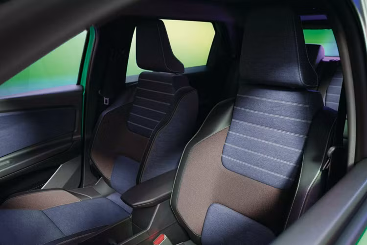 Là hãng xe châu Âu nên Renault nhấn mạnh đến tính bền vững, thân thiện môi trường khi khẳng định 85% xe Renault 5 E-Tech có thể tái chế được. Cung cấp khả năng vận hành cho Renault 5 E-Tech là mô-tơ điện dùng công nghệ đồng bộ rôto dây quấn quen thuộc của hãng xe Pháp, từng ứng dụng trên các xe Megane E-Tech và Scenic E-Tech.