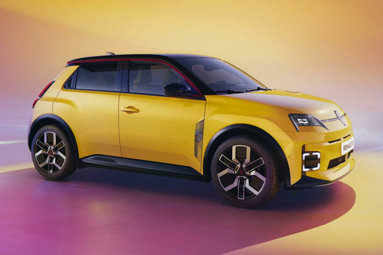 Với mức giá xe Renault 5 E-Tech 2025 khởi điểm từ 25.000 euro (tương đương 666 triệu đồng) và sẽ cạnh tranh trực tiếp với các đối thủ xe điện ở cùng tầm kích thước bao gồm MINI Cooper EV, Volkswagen ID.2, Peugeot E-208, Citroen e-C3 và Fiat 500e.