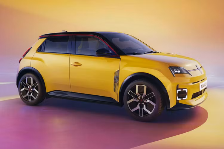 Với mức giá xe Renault 5 E-Tech 2025 khởi điểm từ 25.000 euro (tương đương 666 triệu đồng) và sẽ cạnh tranh trực tiếp với các đối thủ xe điện ở cùng tầm kích thước bao gồm MINI Cooper EV, Volkswagen ID.2, Peugeot E-208, Citroen e-C3 và Fiat 500e.