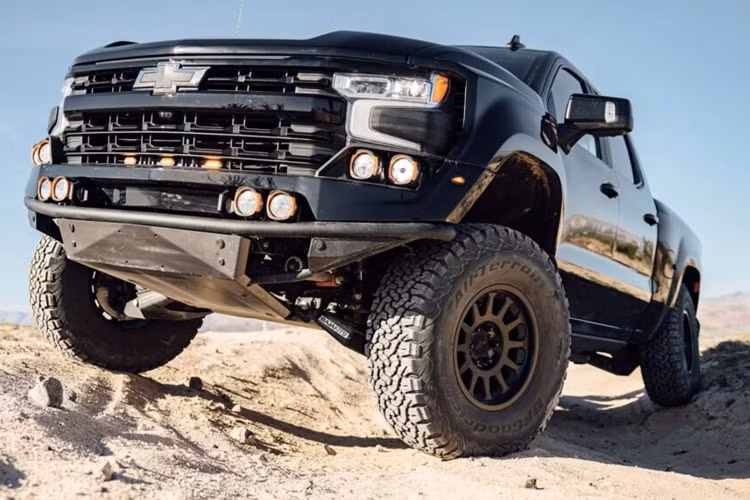 Fox Factory hiện chưa công bố chính xác thời gian xuất xưởng những chiếc Silverado độ, tuy nhiên hiện tại hãng độ đã mở đơn đặt hàng với khoản đặt cọc 5.000 USD.