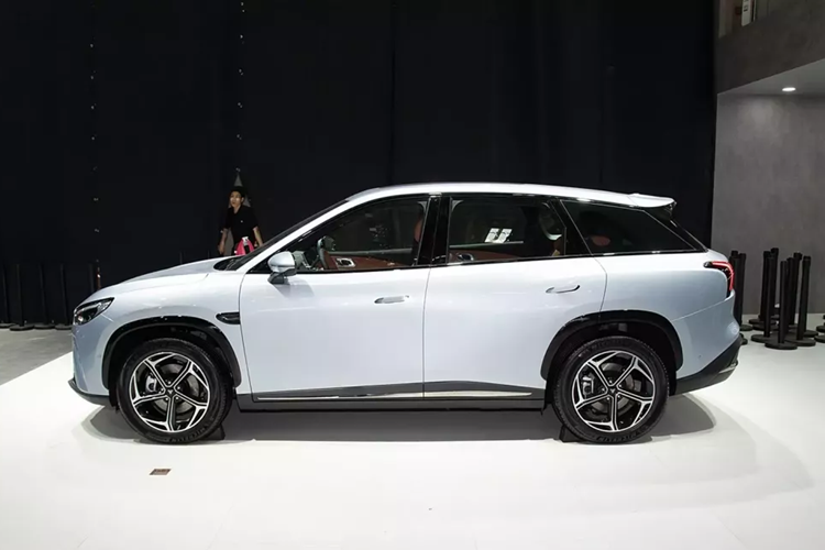 Bộ pin Shenxing LFP của CATL cho công suất 68 kWh cung cấp năng lượng cho động cơ điện. Neta L có thể chạy tới 510 km trong một lần sạc. Nó có thể được sạc từ 10% đến 80% trong 21 phút.