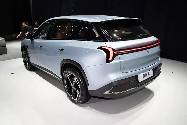 Để rõ ràng, Neta L EREV cao cấp nhất có gói 30 kWh từ CATL cho quãng đường 210 km. Phạm vi hỗn hợp đạt 1.300 km. Sự ra mắt của phiên bản thuần điện Nezha L càng mở rộng thêm sự phong phú về sản phẩm của dòng xe và mang đến cho người dùng nhiều sự lựa chọn hơn.