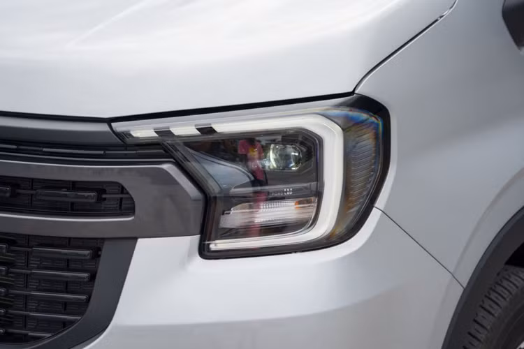 Bộ giải pháp bao gồm: Dịch vụ Bảo dưỡng Thông minh: Phân tích dự đoán tình trạng xe để đề xuất nhu cầu dịch vụ dựa trên thực tế sử dụng xe.