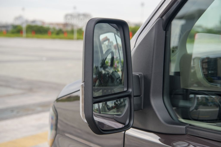 Dịch vụ Ưu việt: Các gói dịch vụ bảo dưỡng và sửa chữa được thiết kế riêng cho khách hàng của Transit. Trong khi đó, Quản lý Đội xe là dịch vụ đăng ký theo gói, cung cấp các công cụ kỹ thuật số giúp quản lý doanh nghiệp hiệu quả, cải thiện hiệu suất kinh doanh, bao gồm: