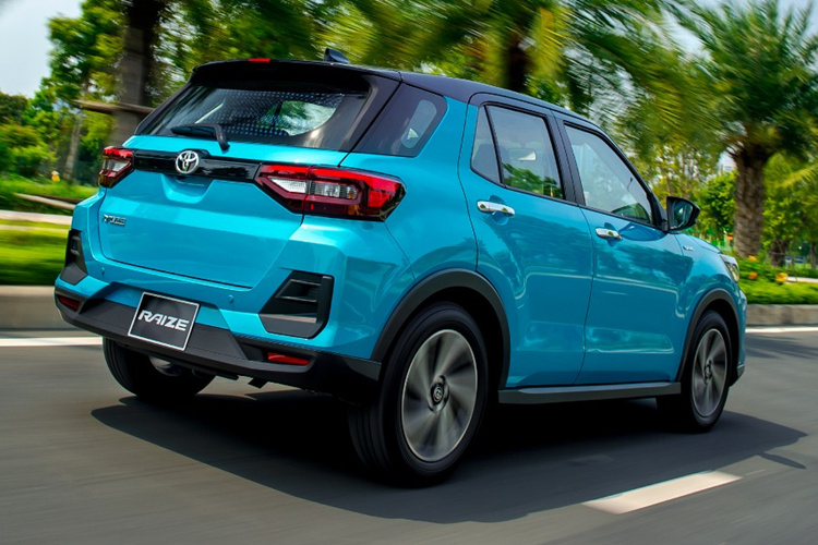 Thêm vào đó là những trang bị an toàn như hệ thống hỗ trợ khởi hành ngang dốc HAC, cảnh báo điểm mù BSM, cảnh báo phương tiện cắt ngang khi lùi RCTA, 4 cảm biến trước/sau và 6 túi khí.