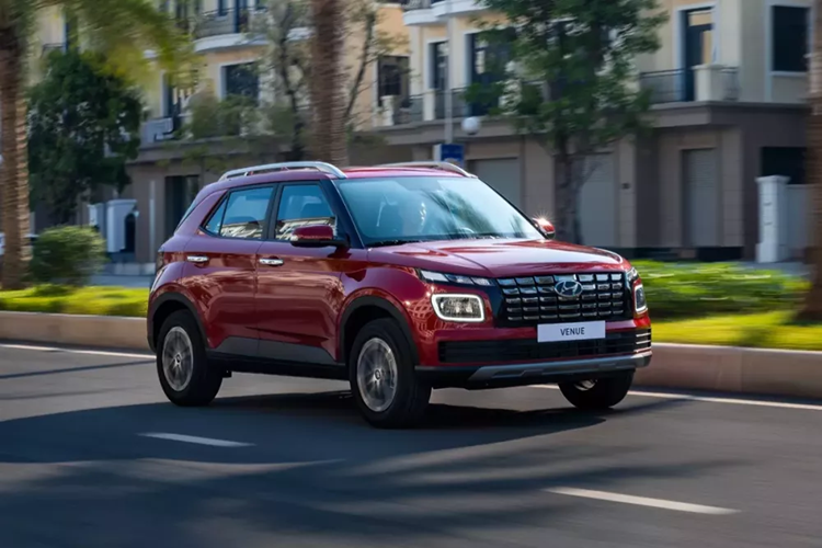  Hyundai Venue: 180 xe Hyundai Venue có khởi đầu khá tốt khi đạt doanh số 180 xe chỉ trong nửa tháng 12/2023. Nếu cứ giữ đà tăng trưởng này, mẫu xe Hàn Quốc rất có thể sẽ vượt qua cả Toyota Raize trong năm nay.